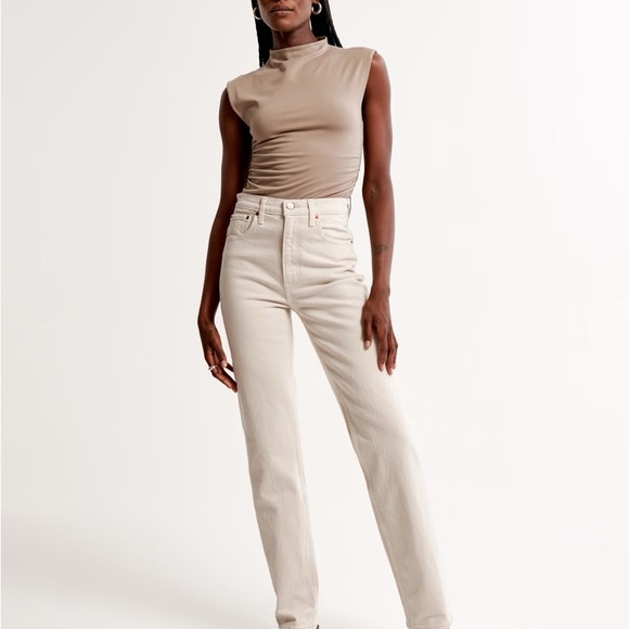 Abercrombie & Fitch Denim - Abercrombie Ultra High Rise 90s Straight Jean in Stone - 26/2 Short